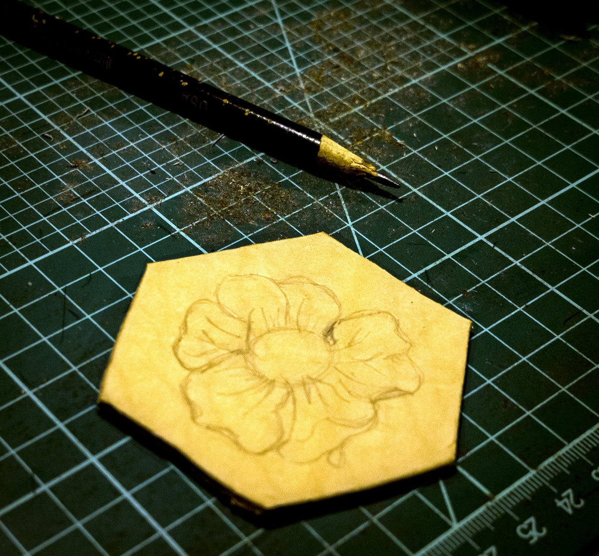 Hand-Burned Floral Leather Keychain, Hexagon flower bag Charm, Botanical Pyrography Key Fob, Unique Gift for Nature Lovers.