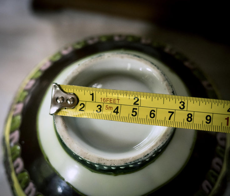 Measurement of the bottom width of the Nippon style vase 
